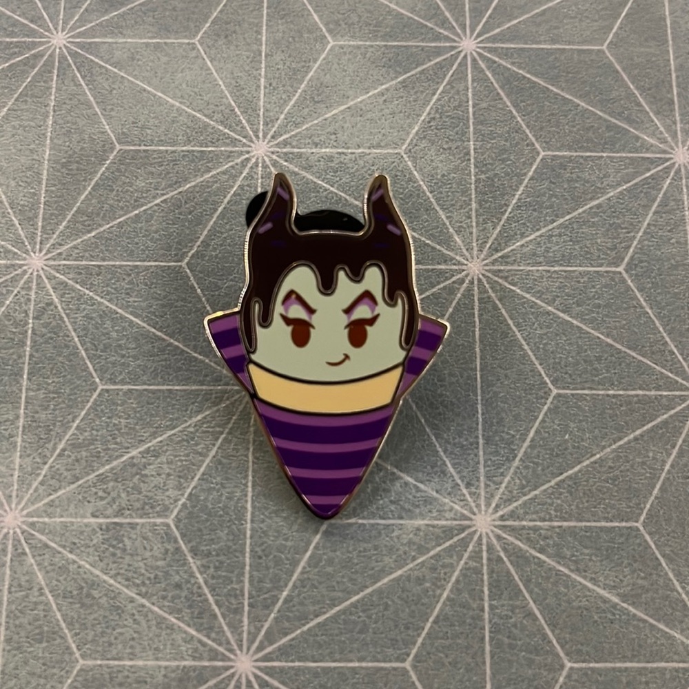 Disney munchling pin